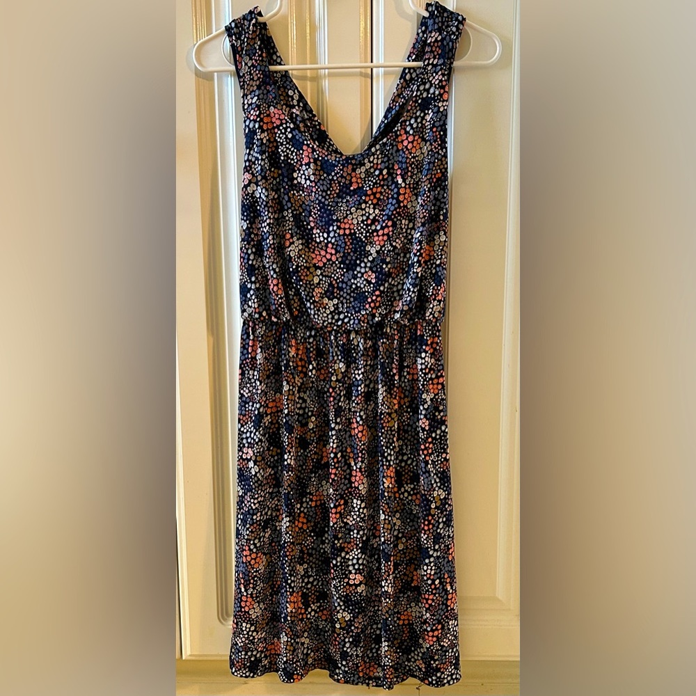 Large stretchy dress with criss-cross back